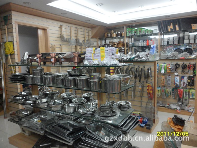 如何高效清洁与消毒商用厨房的餐具?